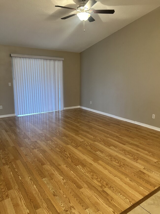 Building Photo - 16 Greenvale Dr