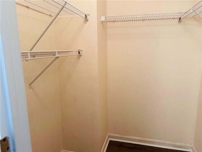 Building Photo - 1140 Taylor Oaks Dr