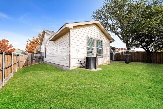 Building Photo - 2968 St Bernard Dr