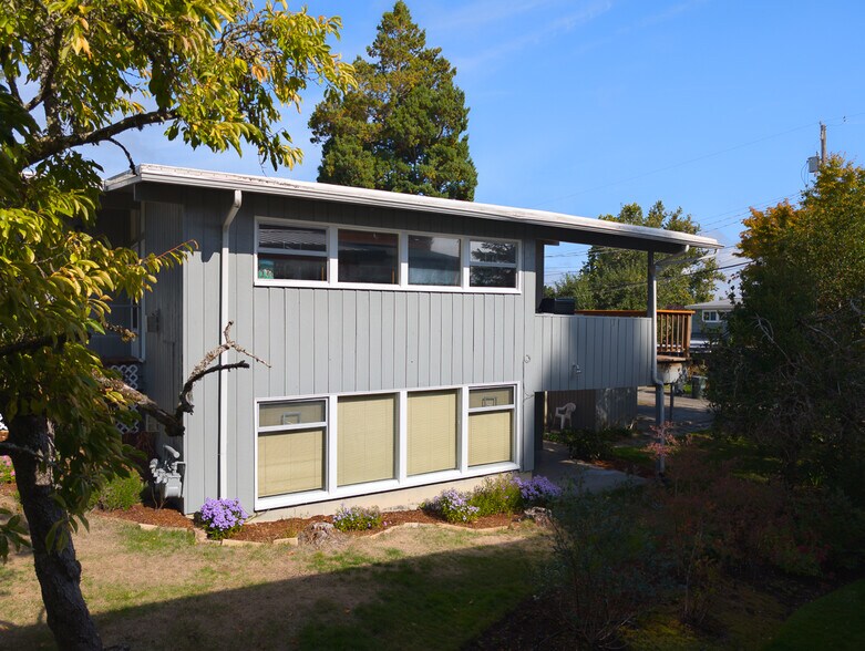 Lower Unit - 124 Rogers St NW