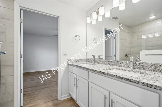 Building Photo - 1191 Valencia St SE