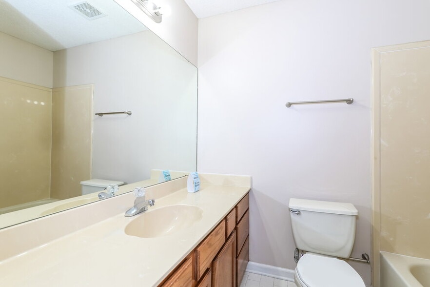 Building Photo - 10255 Green Moss Dr S