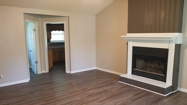 Building Photo - 3 Bedroom/2 Bath Home in North Lowndes