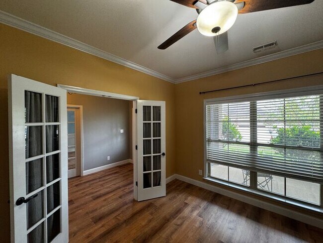 Building Photo - Near Redstone Arsenal Gate 1 with fence, storm shelter and AMAZING spa shower in primary suite