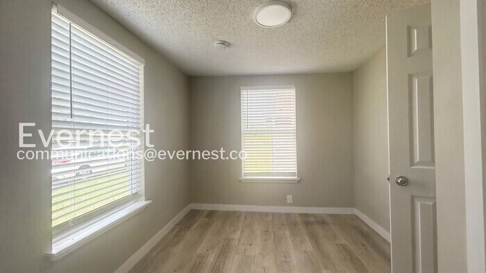 Building Photo - 1224 Plum St