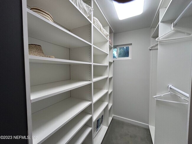 Building Photo - 937 Espinado Ave