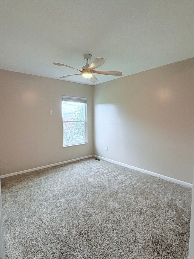 Building Photo - Spacious 4 Bed, 2 Bath Home in Columbus