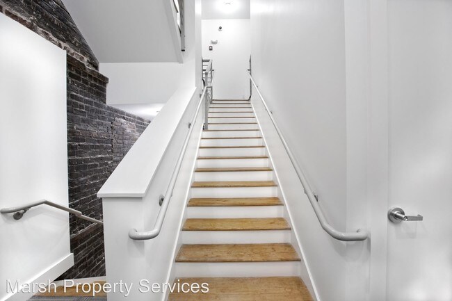 Building Photo - 219 W Broughton St