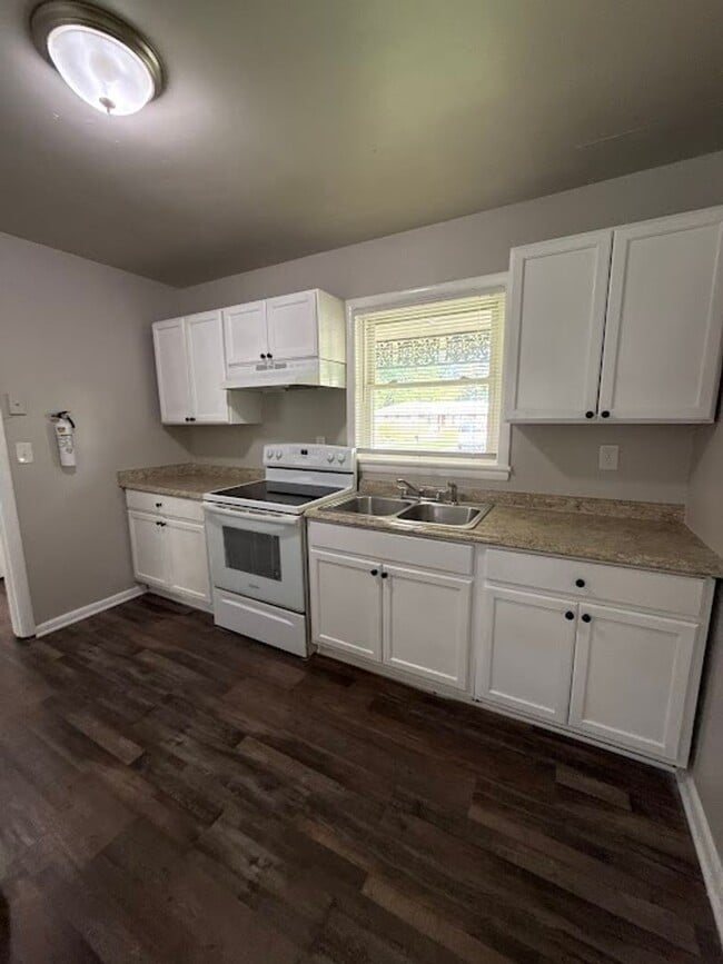 Building Photo - Charming 3-Bedroom Home in Decatur – Minut...
