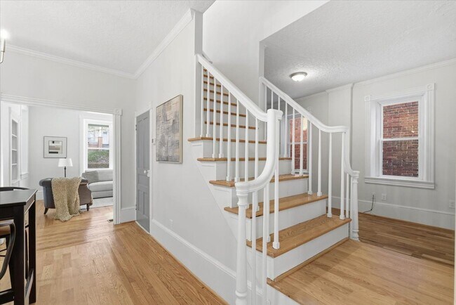 Building Photo - 305 W Broadway