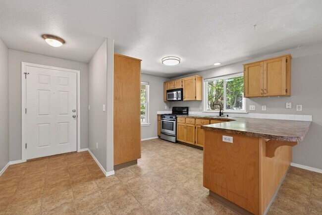 Building Photo - Beautiful Single-Level Home with Private Backyard