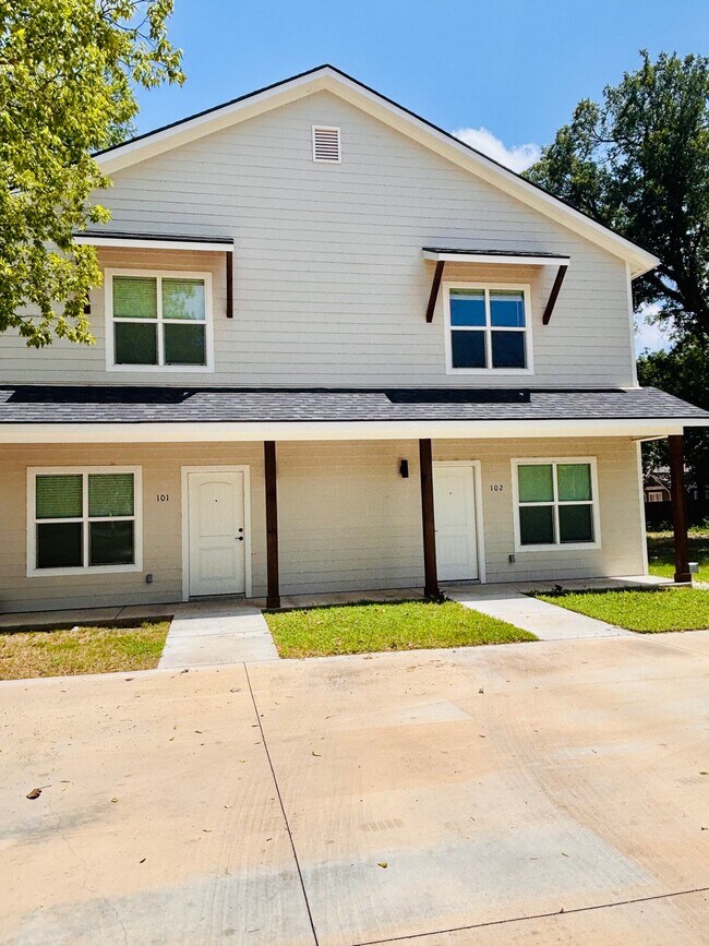 Building Photo - 1136 W Shirley St