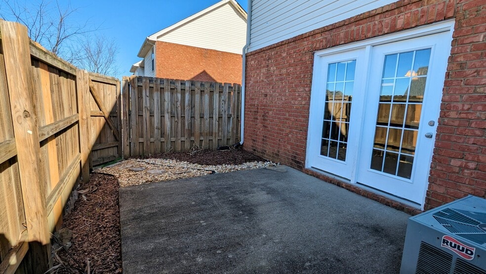 Private patio - 659 Legacy Dr