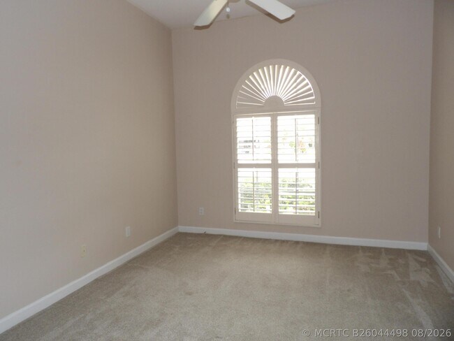 Building Photo - 557 SW New Castle Cove