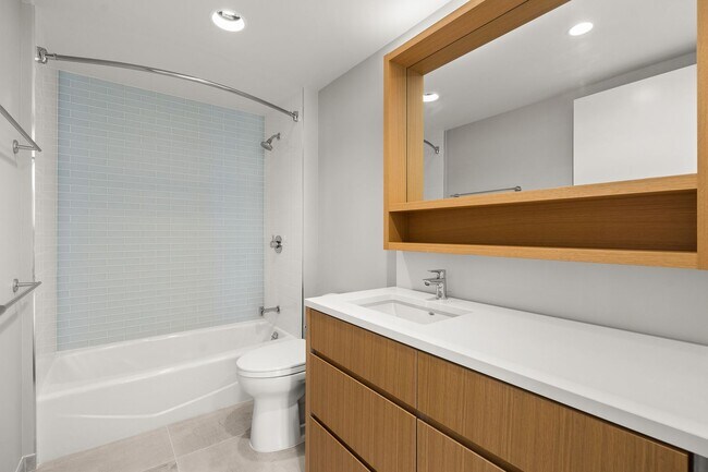 Building Photo - Sky Ala Moana West — 2 Bed / 2 Bath / 2 Pa...