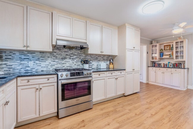 Building Photo - 7 Periwinkle Ln