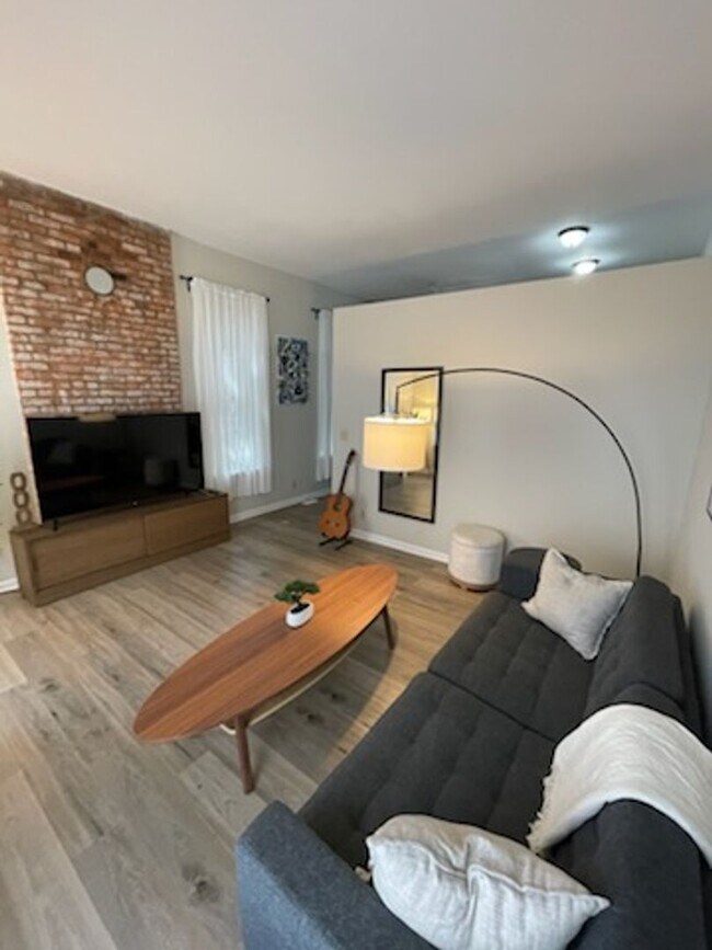Building Photo - Menard Apartments