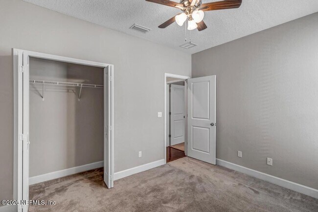 Building Photo - 132 Vista Lake Cir