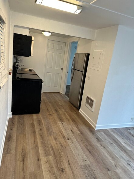 Building Photo - 8323 SE 62nd Ave