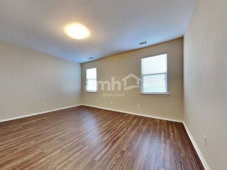 Building Photo - 2108 Carlotta Dr