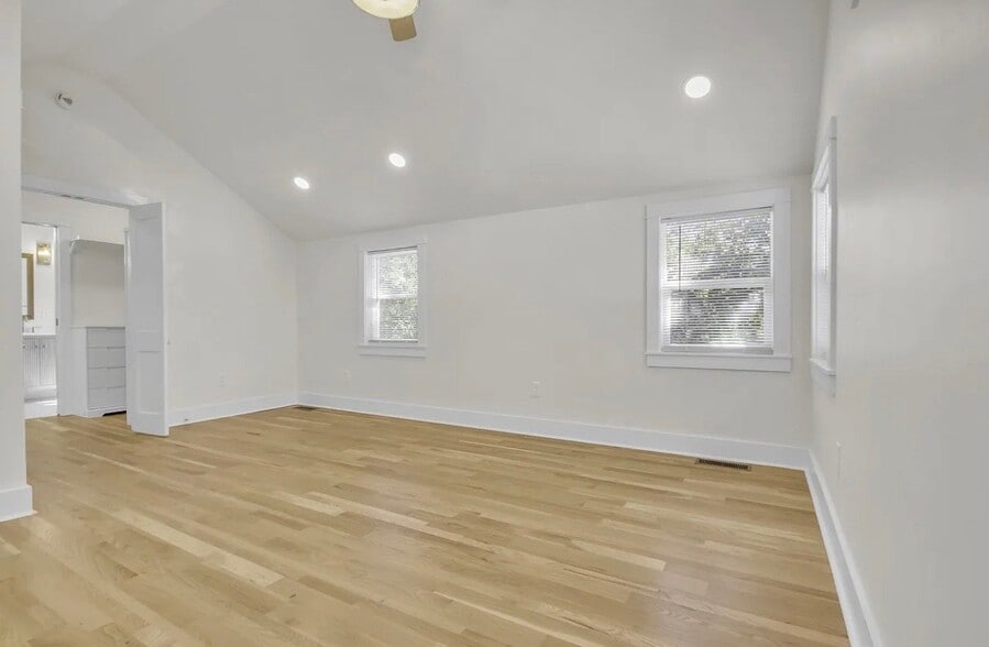 Building Photo - 1121 Goldilocks St