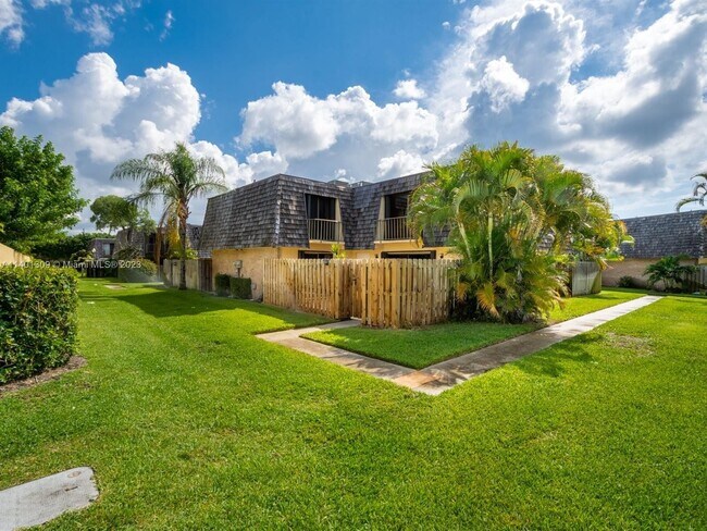 Building Photo - 231 Woodland Rd