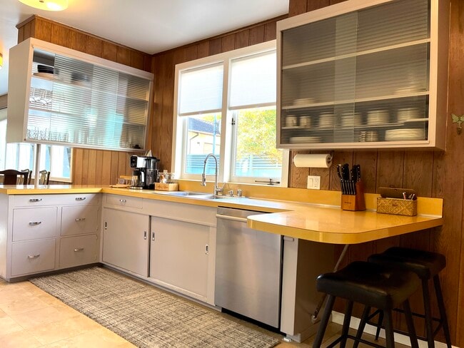 Building Photo - 1844 Heather Ln