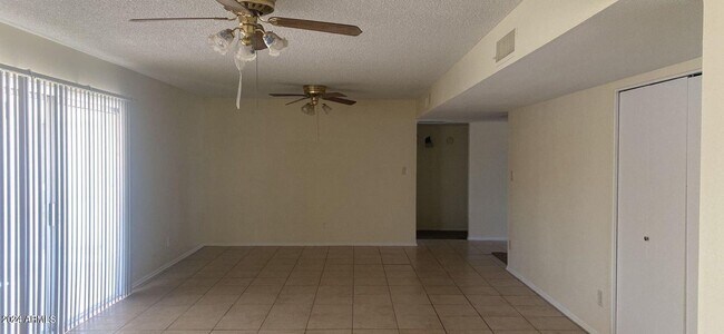 Building Photo - 3 bedroom home in Glendale!