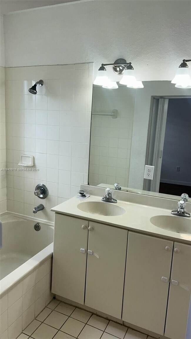 Building Photo - 10740 NW 83rd St