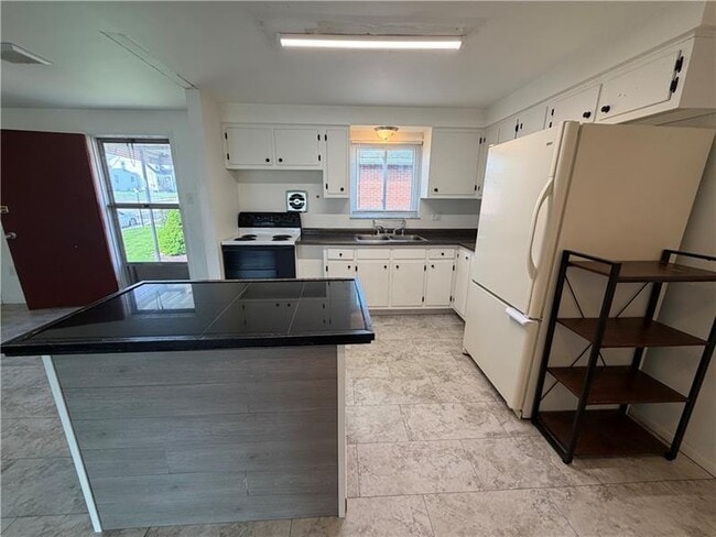 Building Photo - 2000 McMinn St