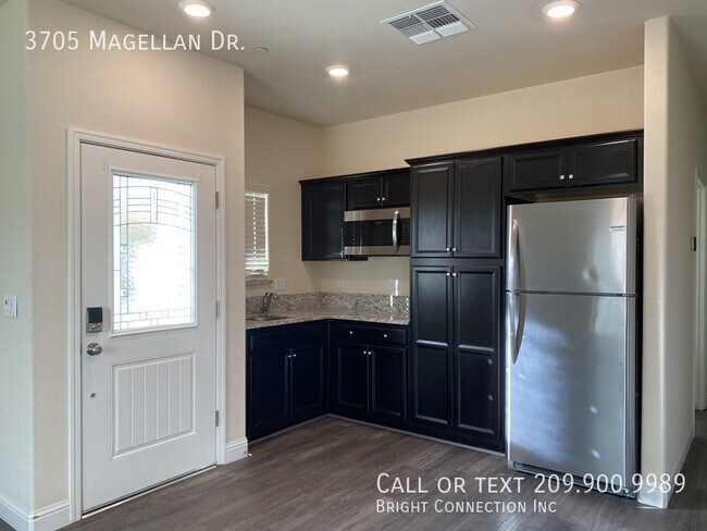 Building Photo - 3705 Magellan Dr