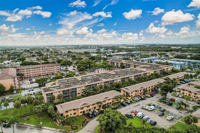 Building Photo - 6850 NW 173rd Dr