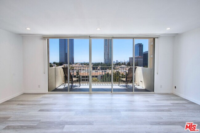 Building Photo - 2170 Century Pk E