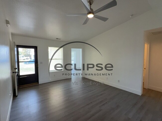 Building Photo - 560 Huntington Point Ln