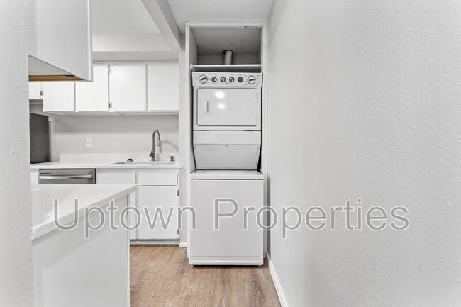 Building Photo - 252 Cervantes Cir