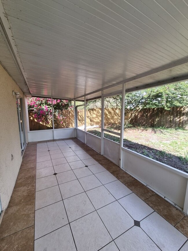 Building Photo - 3 Bedroom 2 Bath home in St. Cloud for RENT!