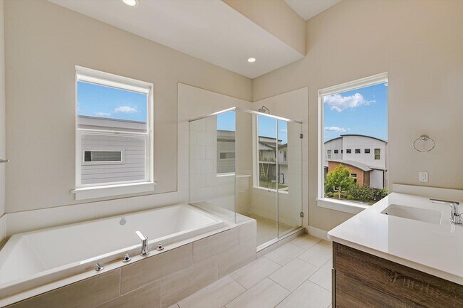 Building Photo - 6133 Florencia Ln