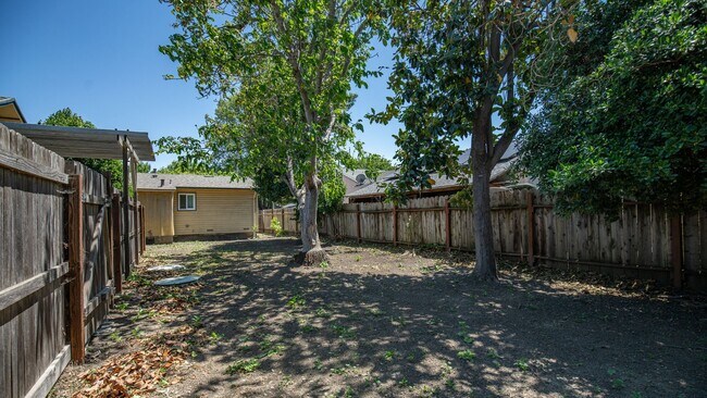 Building Photo - Charming 2 bedroom 1 bath!