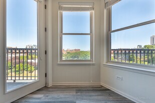 Building Photo - 520 N Halsted St