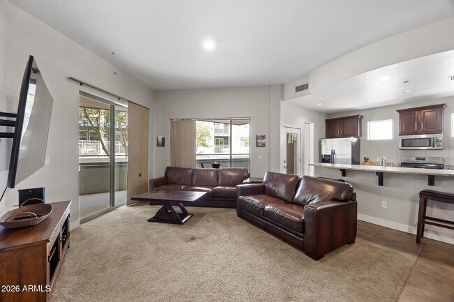 Building Photo - 945 E Playa Del Norte Dr