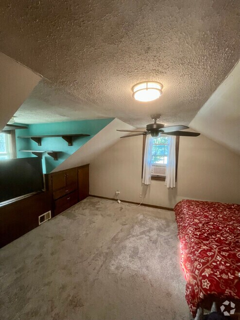 Building Photo - 5546 S Newport Ave