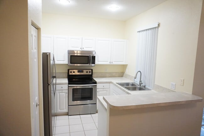 Building Photo - 2032 Nassau Dr