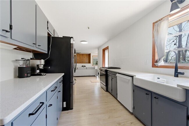 Building Photo - 3457 Springside Dr