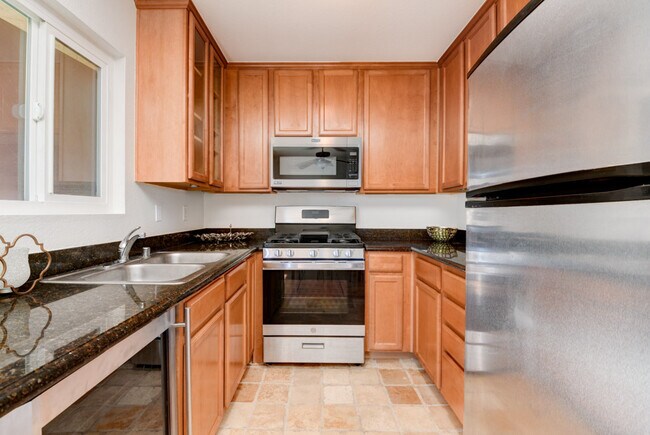 Building Photo - 526 Calle Montecito