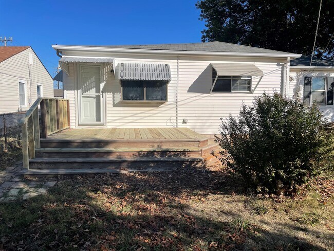 Building Photo - 700 Traub Pl