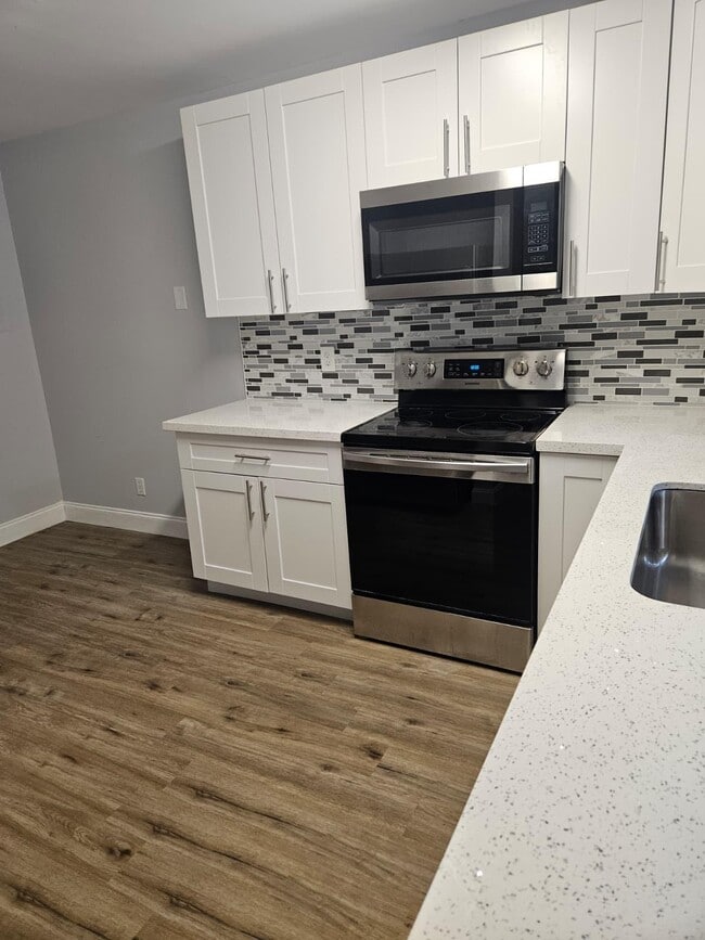 Building Photo - 7355 Woodmont Terrace