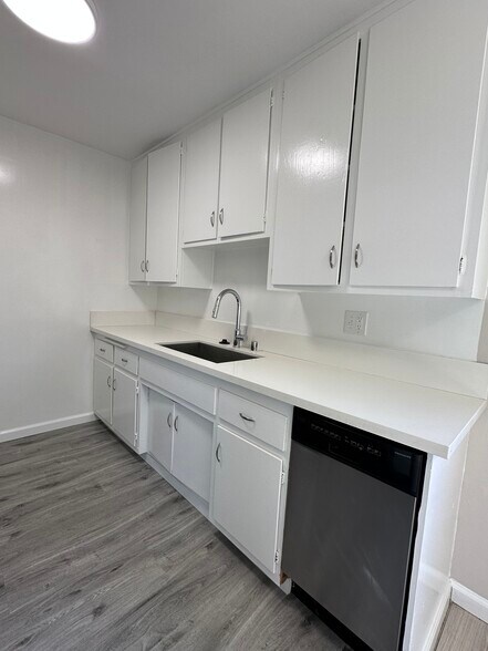 Building Photo - 2020 Preuss Rd