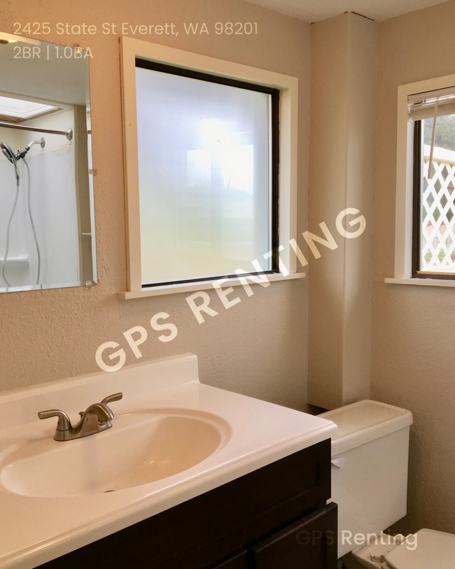 Building Photo - Classic 2 bedroom 1 bathroom bungalow!