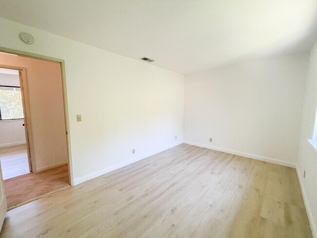 Building Photo - Castro Valley Home in Columbia