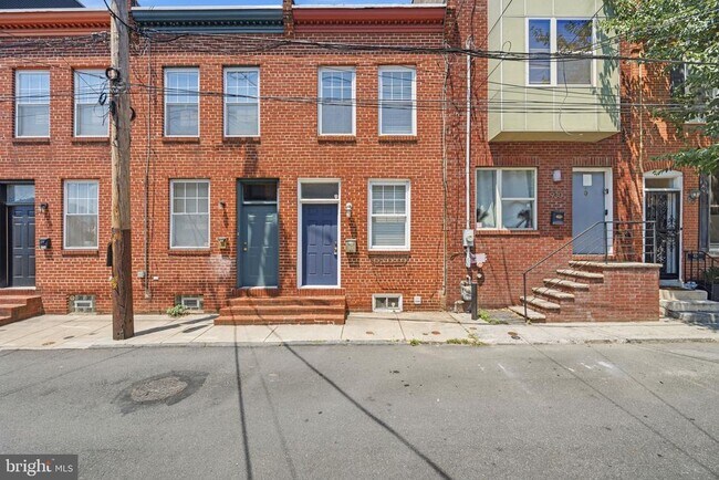 Building Photo - 928 N Bambrey St